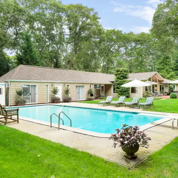 ELEGANT LIVING IN EAST HAMPTON