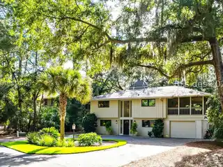 Charming Sea Pines Cottage Steps from the Beach