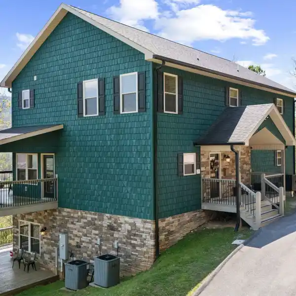 A MASTERFUL BLEND OF LUXURY AND NATURE