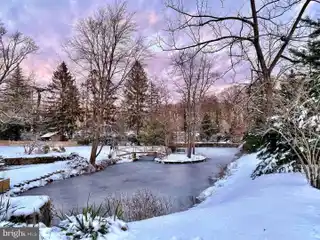 Private Oasis in a Desirable Neighborhood