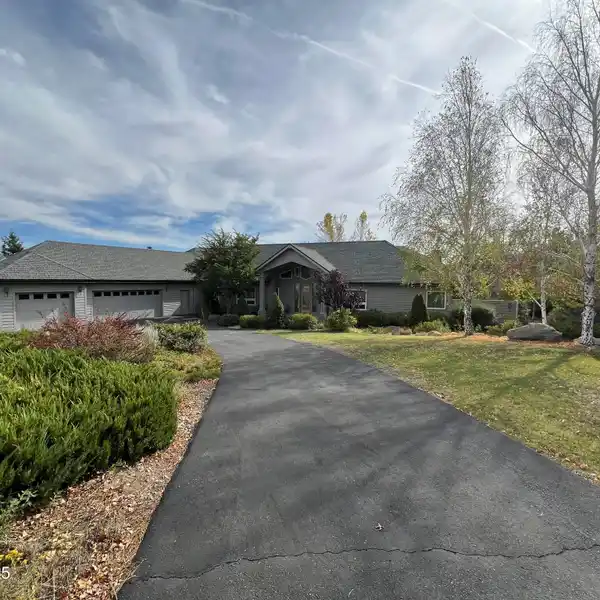 GREAT OPPORTUNITY IN THE MOUNTAIN SHADOWS ESTATE