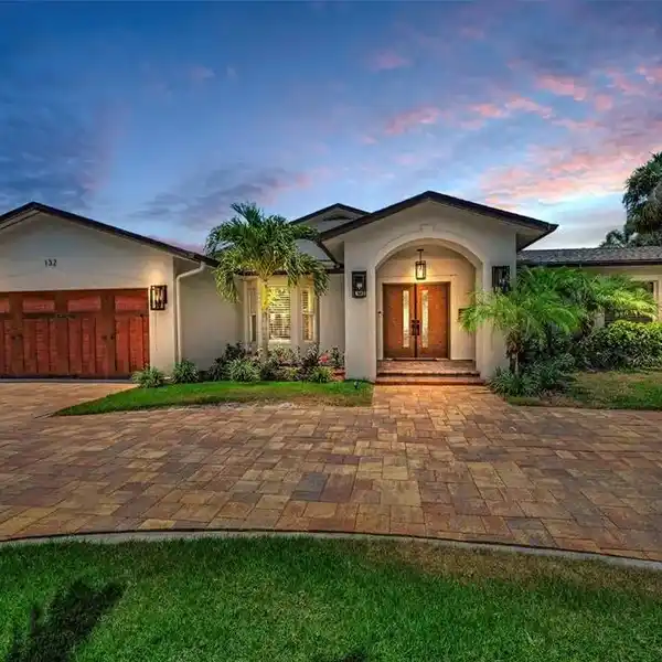 UPDATED SINGLE-STORY HOME IN SNELL ISLE