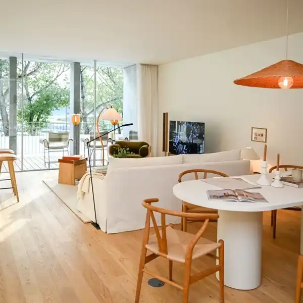 ARCHITECT-DESIGNED DUPLEX WITH PANORAMIC WATERFRONT ELEGANCE