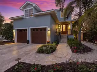 Dream Coastal Retreat Two Blocks from Siesta Key Beach