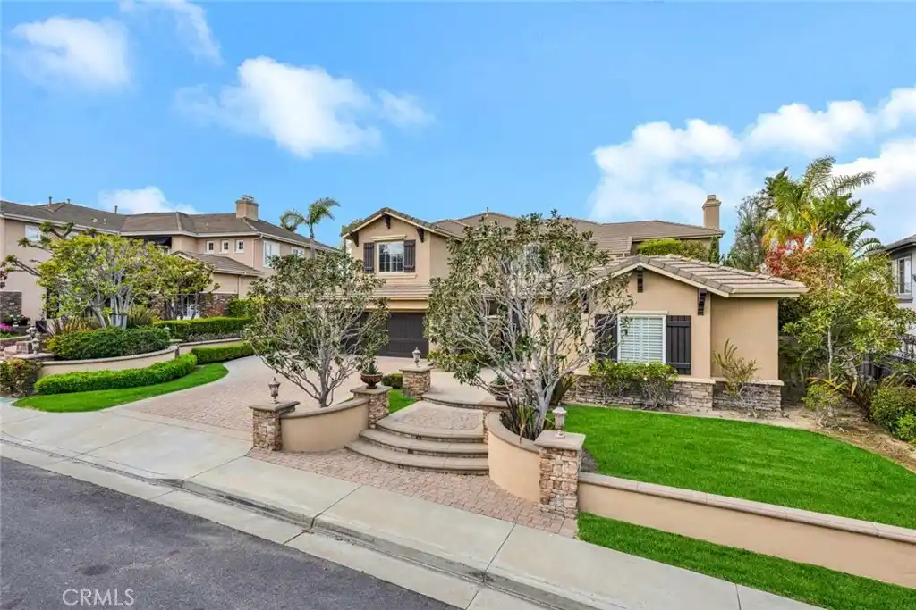 Luxurious Home in Guard-gated Summit Pointe