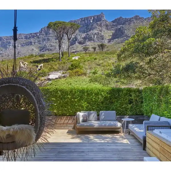 CONTEMPORARY LUXURY MEETS NATURAL