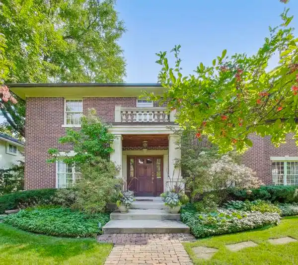 CLASSIC CRAFTSMANSHIP WITH MODERN UPDATES