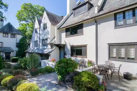 Architecturally Beautiful Townhouse