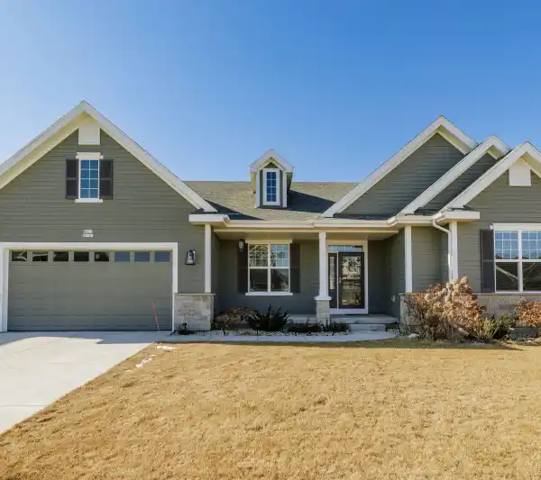 STUNNING WALKOUT MAIN STORY IN SILVER SPRING ESTATES