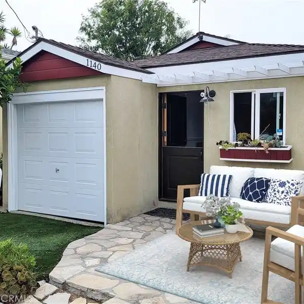 BEACH BUNGALOW ON A QUIET CUL-DE-SAC