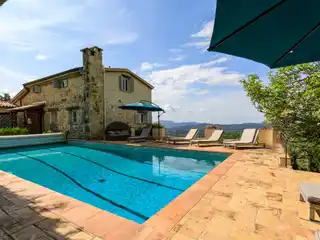 Peaceful Villa on an Expansive Plot