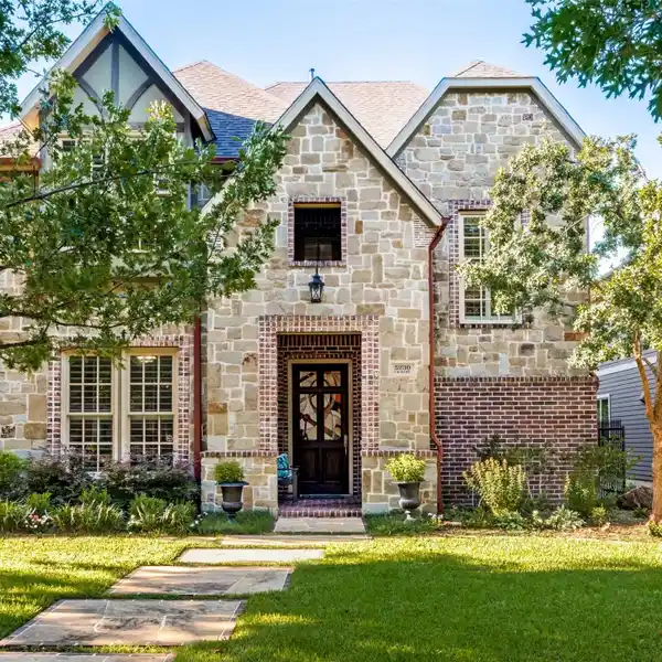 BEAUTIFUL VICKERY PLACE HOME