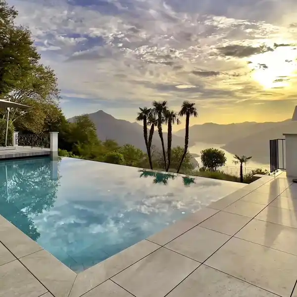 GRAND LUXURY HOME WITH MAJESTIC VIEWS