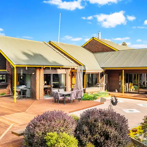 MAGNIFICENT PROPERTY EXUDING SPACE AND PRIVACY