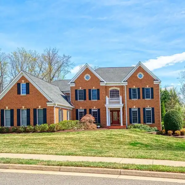 STUNNING COLONIAL GEM