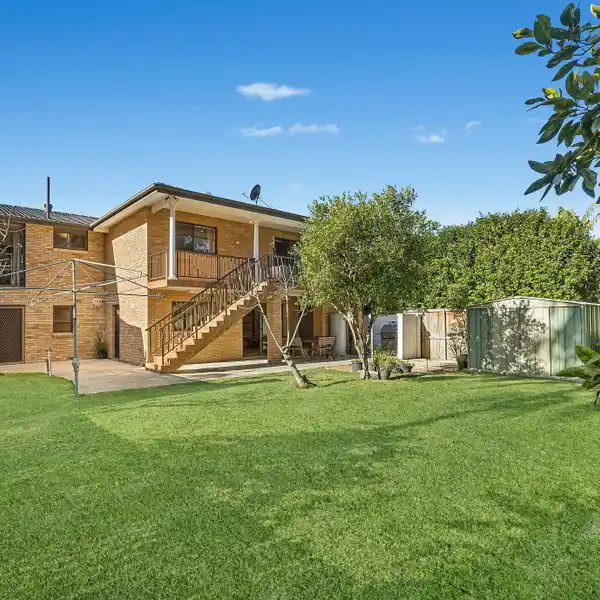 IDYLLIC PARKSIDE LIFESTYLE