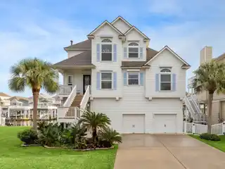 Beautiful Canal-front Home in Laffite’s Cove