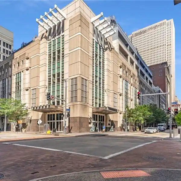 EXCLUSIVE PROPERTY AT PIATT PLACE