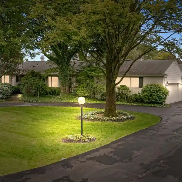 SPACIOUS RANCH HOME IN AN AMAZING LOCATION
