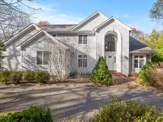 Extravagant Coastal Retreat Beautifully Furnished