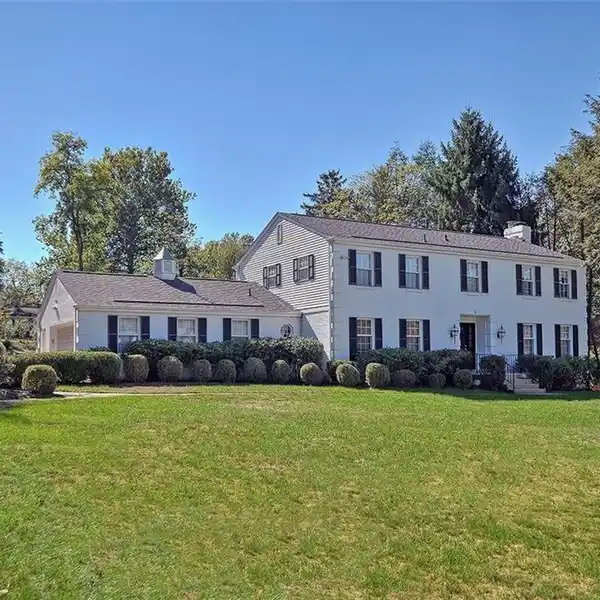 EXCEPTIONAL HOME BLENDING LUXURY AND COMFORT