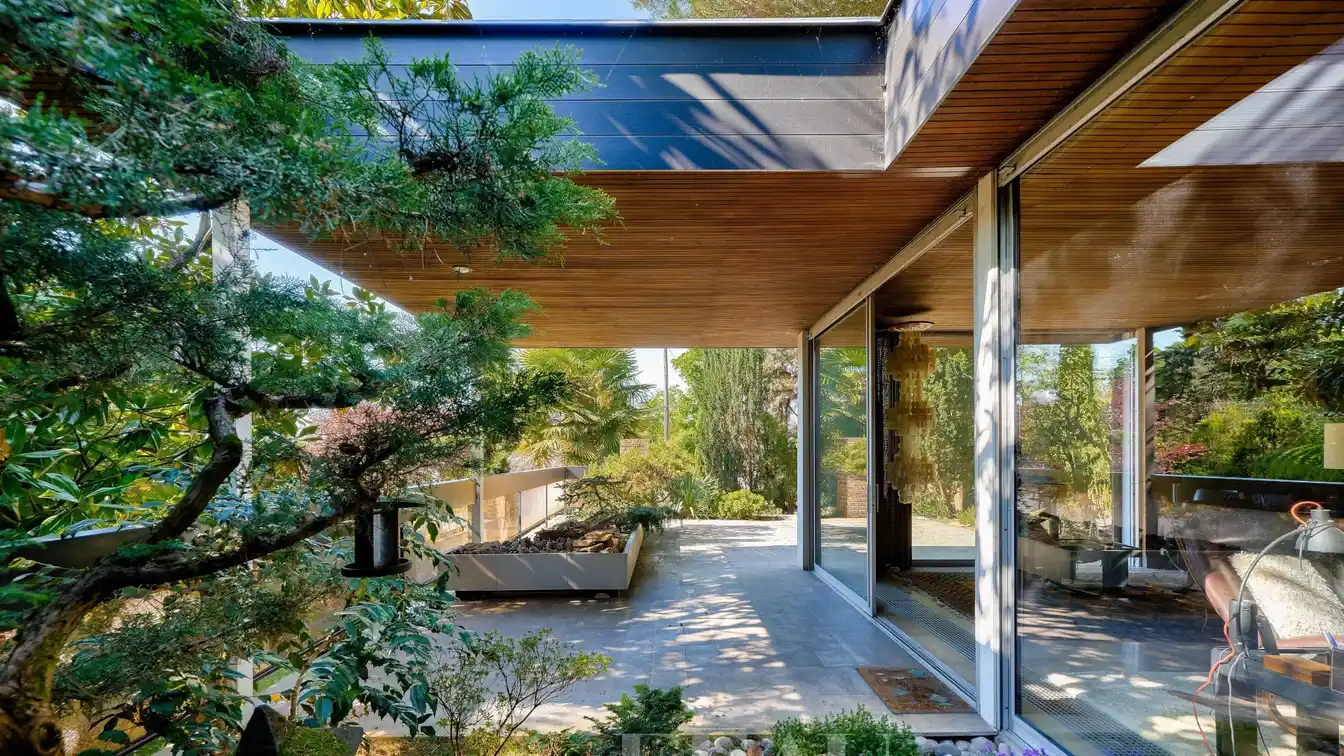 Magnificent Modern Residence