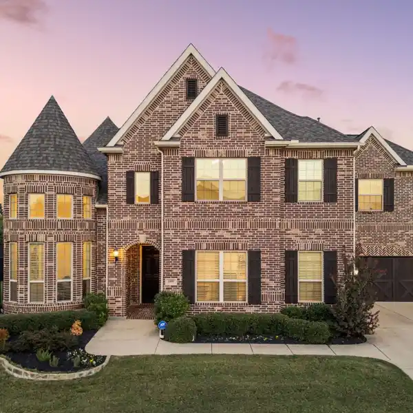 PRESTIGIOUS LIVING IN THE RESERVE