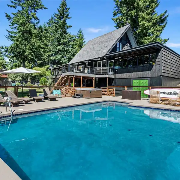 REIMAGINED MID-CENTURY CLASSIC