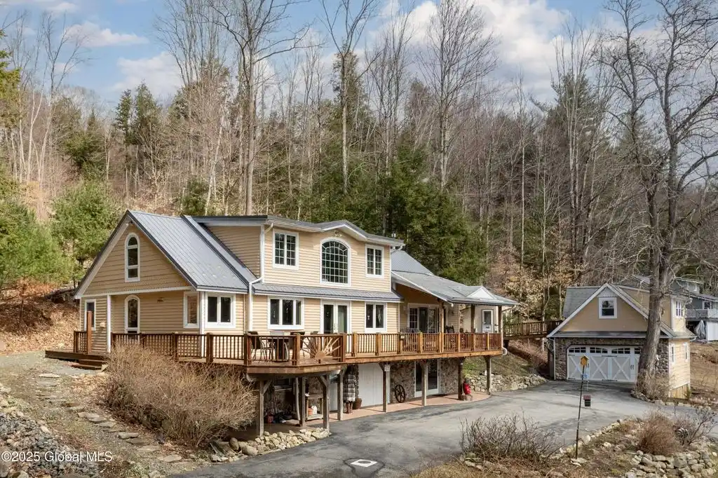 First Class Lakefront Home