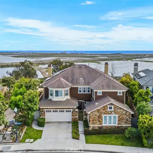 A MASTERPIECE OF MODERN COASTAL LIVING
