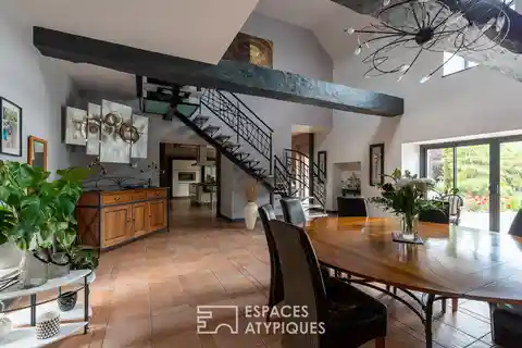 Remarkable Home Blending Contemporary Luxury with Classic Charm
