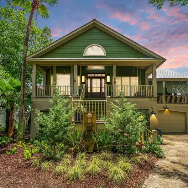 STUNNING LOWCOUNTRY HOME IN JOHNS ISLAND