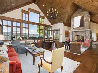 Elegant Mountain Residence with Breathtaking Views