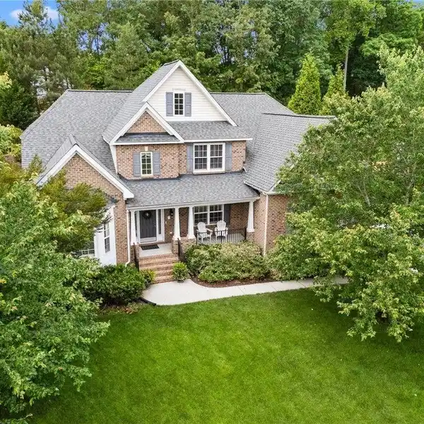 LUXURY AND COMFORT IN CAMBRIA COVE
