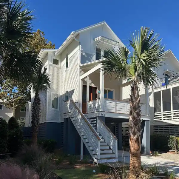 EXCEPTIONAL CRAFTSMANSHIP MEETS TIMELESS LOWCOUNTRY LIVING