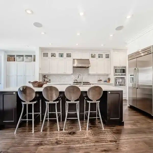 TRADITIONALLY INSPIRED HOME IN A TOP NEIGHBORHOOD