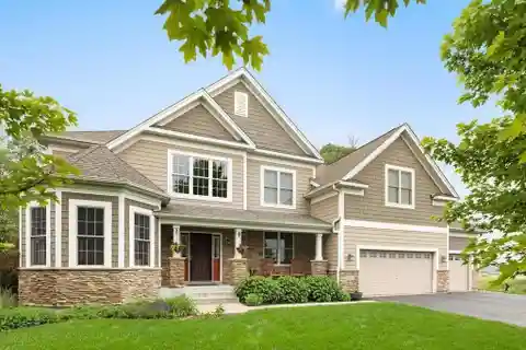 Lakeshore Access in a Peaceful Neighborhood