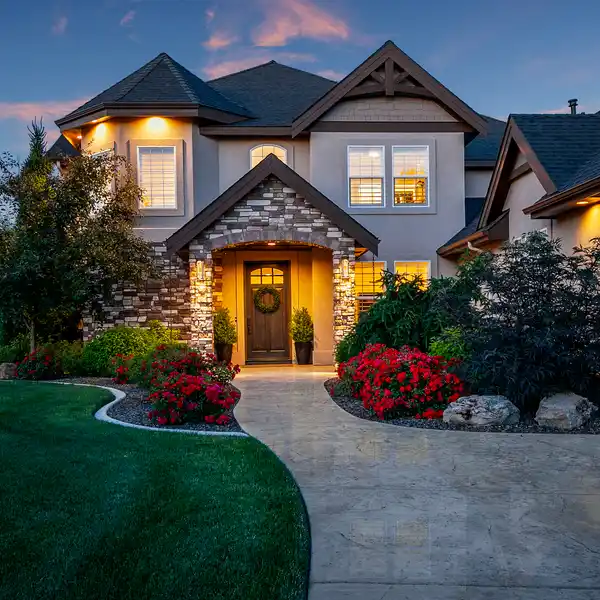 EXPANSIVE PRISTINE RETREAT IN THE HEART OF EAGLE