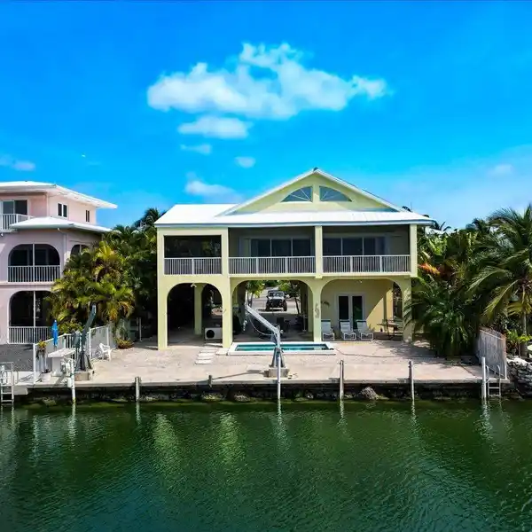 EXCEPTIONAL WATERFRONT POOL HOME IN SUMMERLAND KEY