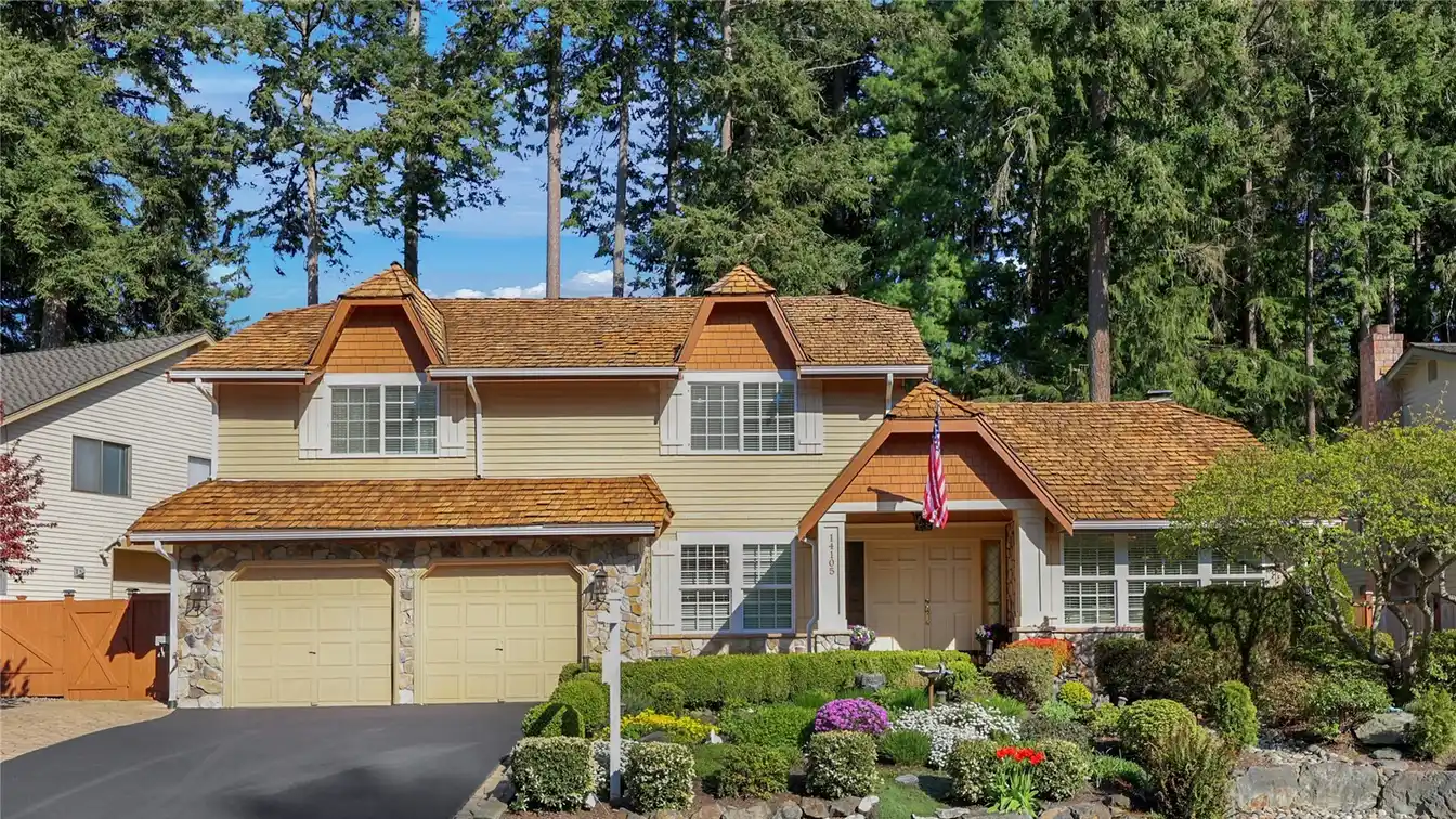 Bright and Spacious Home in Coveted Woodsound