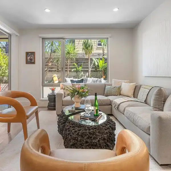 SPACIOUS CASTRO RETREAT WITH LUXURY BUILDING AMENITIES