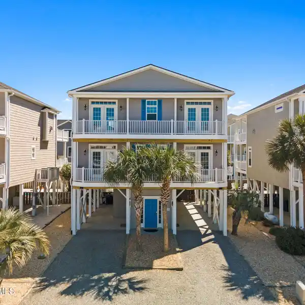 STUNNING THIRD-ROW TO OCEAN HOUSE