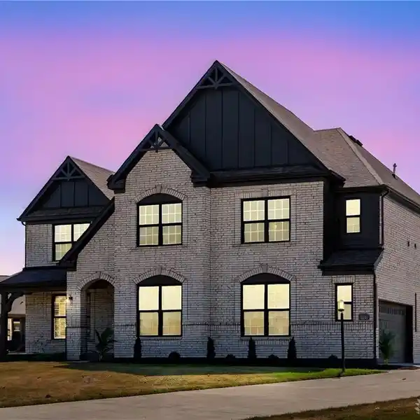 EXCEPTIONAL MODERN DESIGN IN WOODGROVE