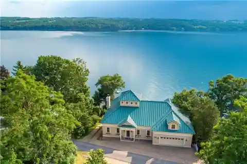 Well-Built Home to Enjoy All Seasons