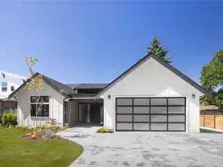 Stunning Rancher on a Scenic Lot