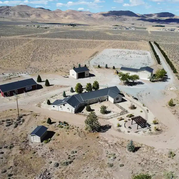 WONDERFUL DESERT ROSE RANCH IN STUNNING PALOMINO VALLEY