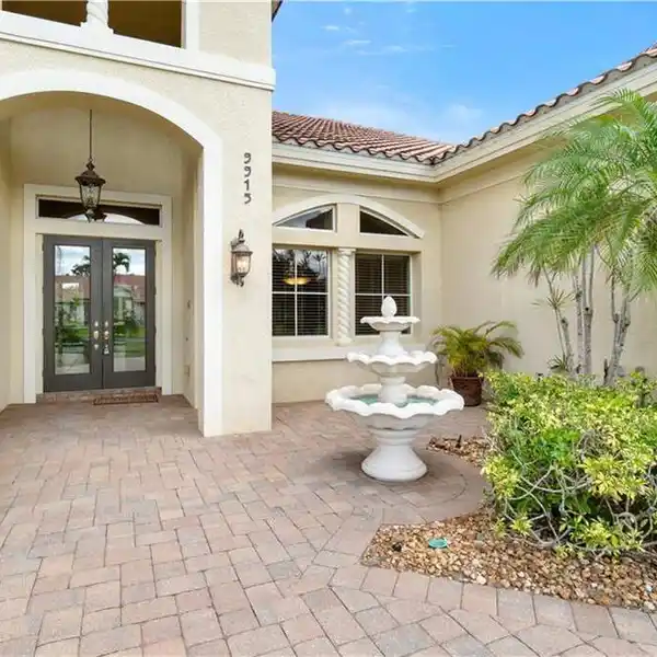 QUALITY SINGLE FAMILY POOL HOME