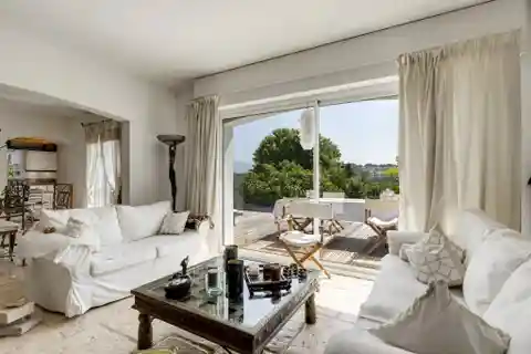 Stunning Residence in a Green Haven