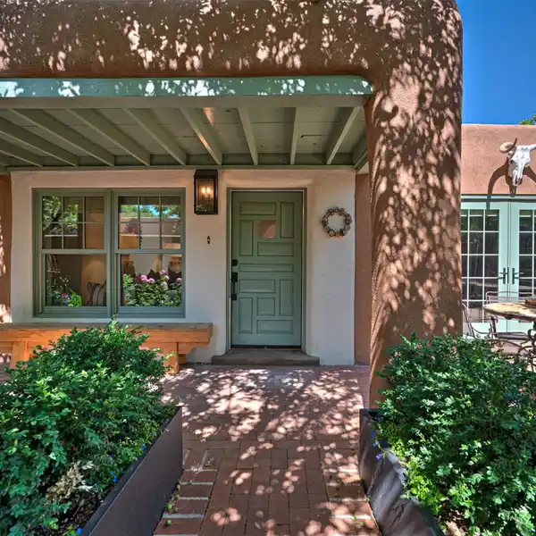 ENTIRELY REMODELED FREESTANDING DOWNTOWN CONDO
