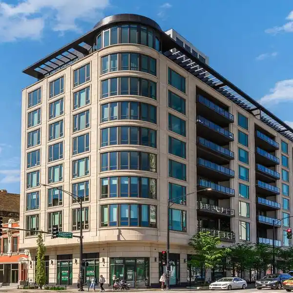 CHIC LINCOLN PARK CONDO WITH TERRACE VIEWS